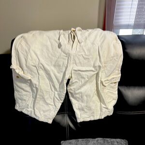Sean John white cargo shorts size 40